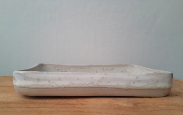 Petit plat ou sous tasse ou vide poche rectangulaire fait main en France. Eclore Provence Ceramics Studio