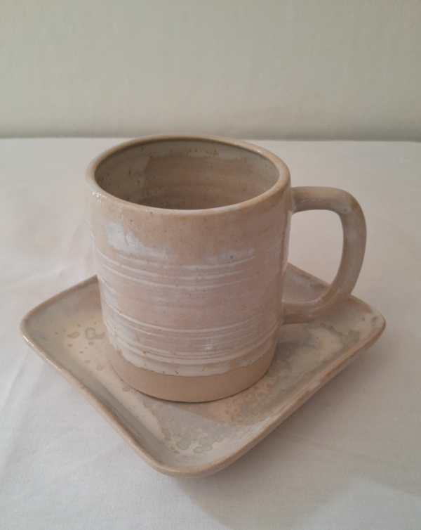 Sous tasse ou vide poche carré en grès fait main en France. Eclore Provence Ceramics Studio