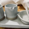Plat de service en grès fait main en France. Eclore Provence Ceramics Studio